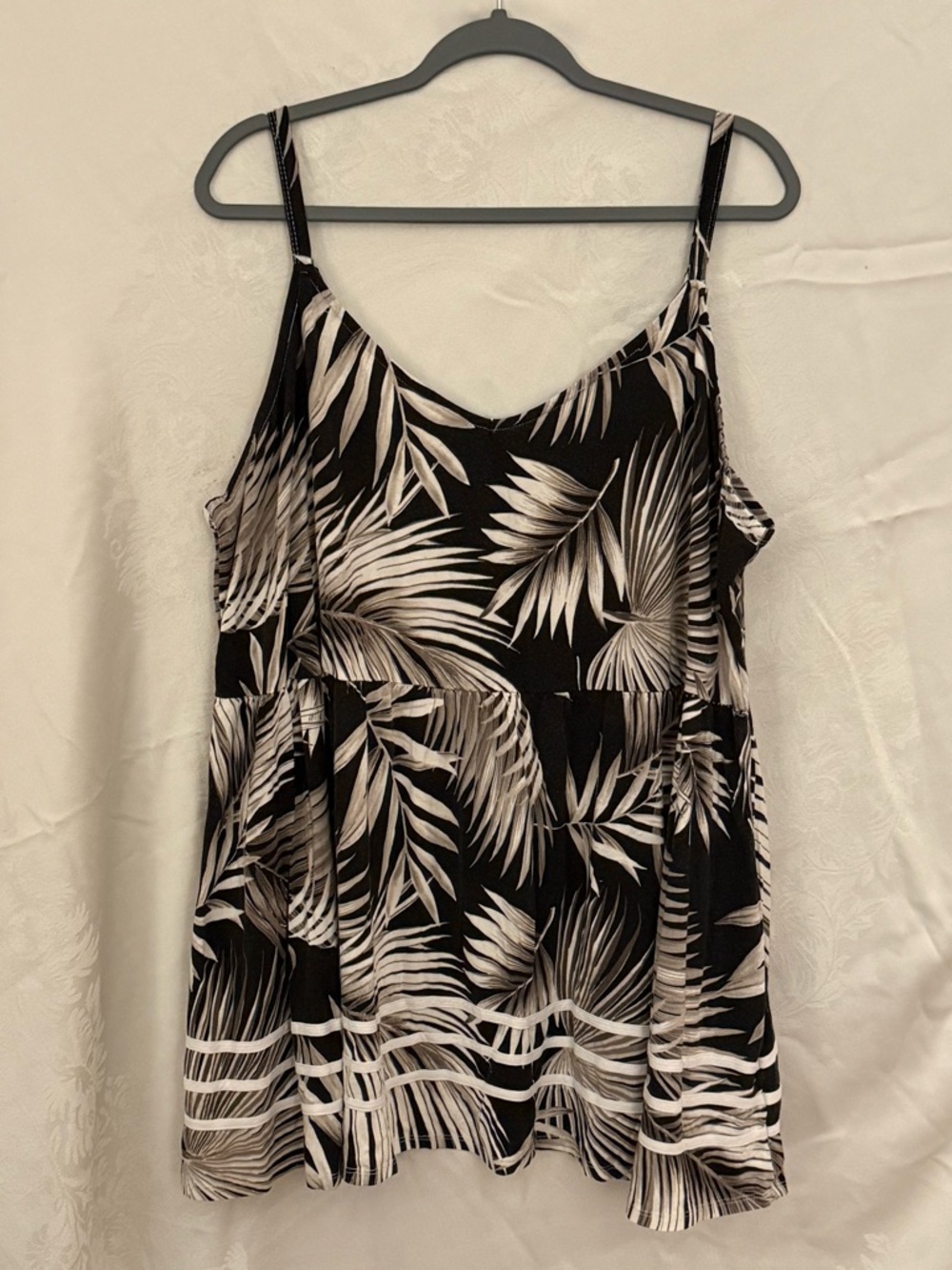 Torrid Black & White Palm Leaf Camisole Top